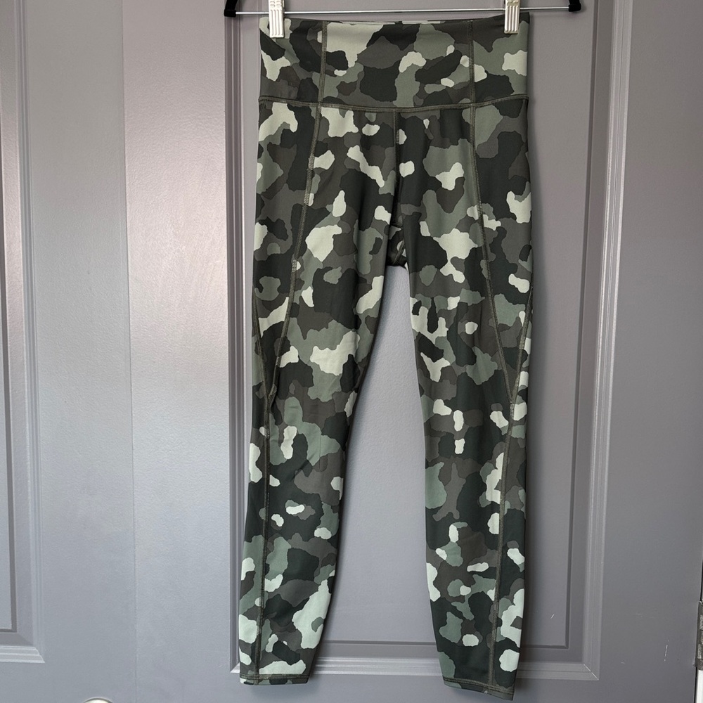 Athleta Lightning Camo 7/8 Tight